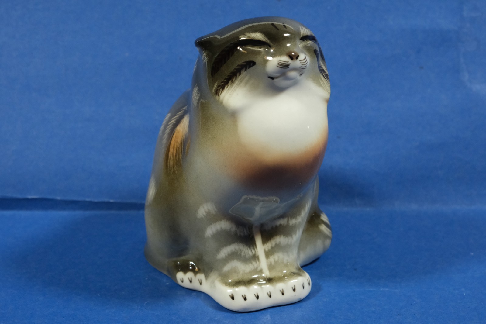 Vintage Lomonosov Porcelain Cat Wildcat Figurine Red Mark Made in Russia 5 3/4
