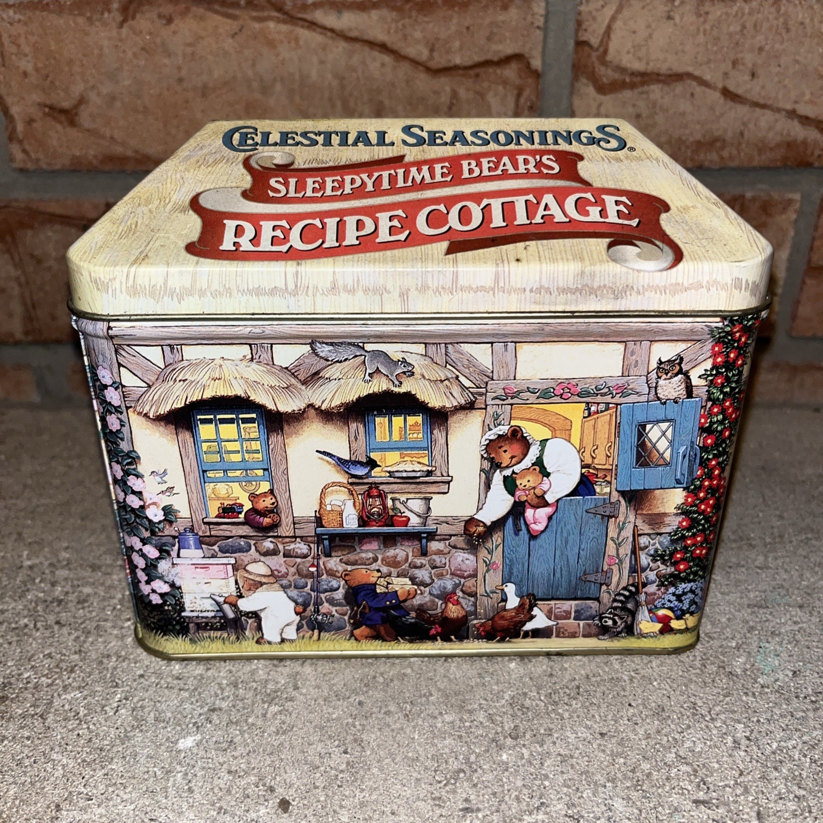Vintage 1998 Celestial Seasonings Sleepytime Bear\'s Recipe Cottagecore Tea Tin