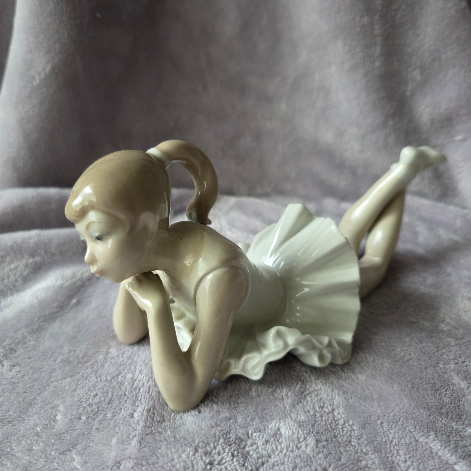 Vtg  NAO by Lladro  Porcelain Figurine \