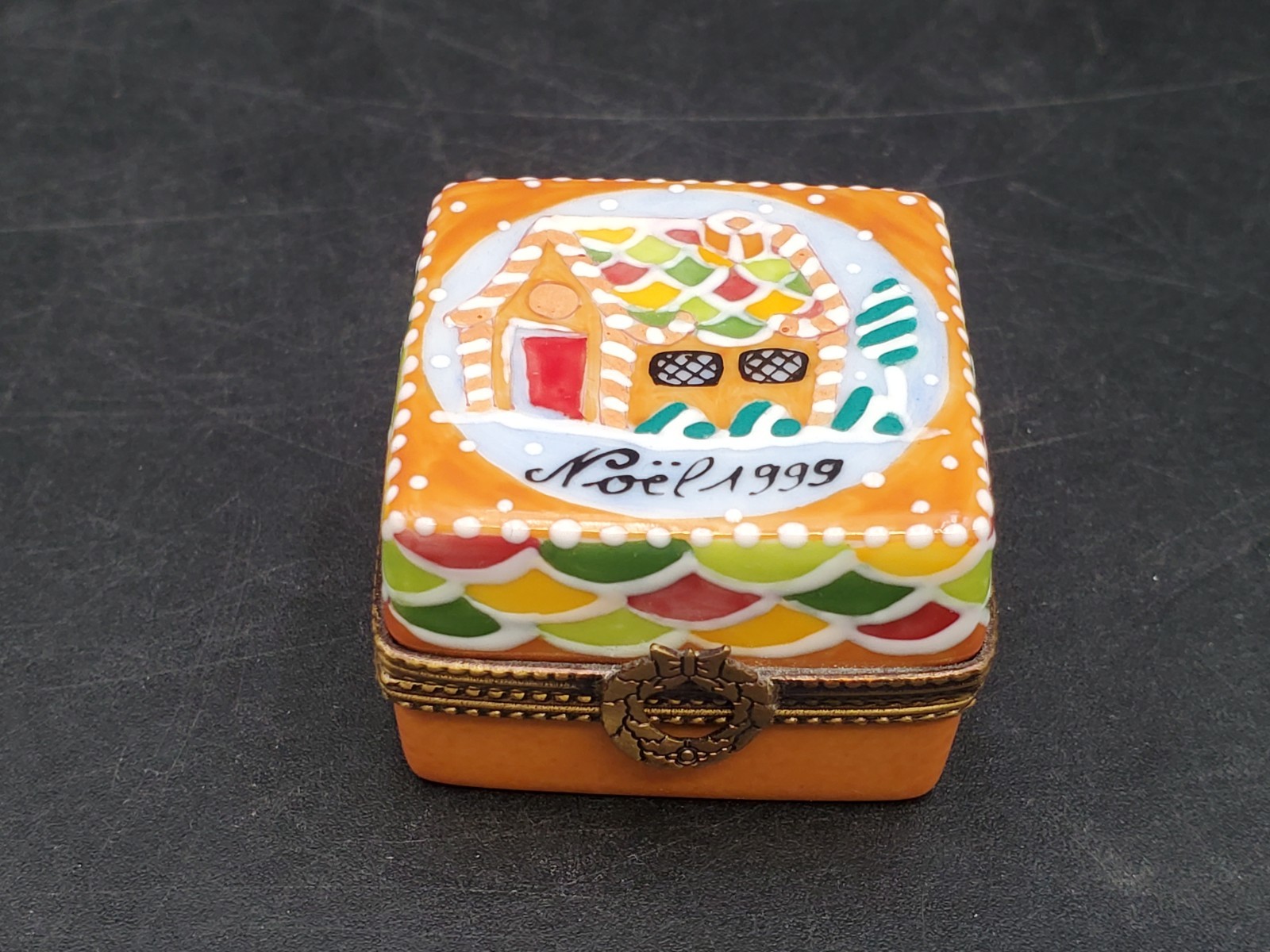 French Limoges Porcelain Trinket Box Boutique de NOEL 1999 French Limoges Porcelain Trinket Box Boutique de NOEL 1999