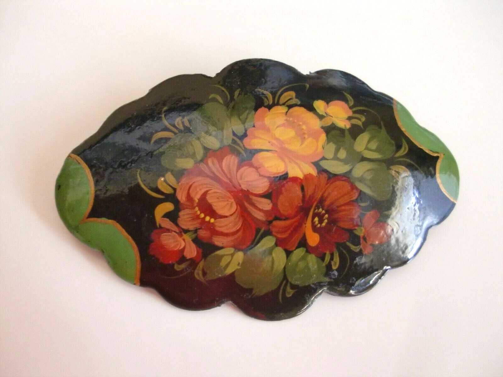 VTG~1970s~RISSIAN~SOVIET INION~LACQUER~FLOWERS~SIGNED TEMOFEEVA~BROOCH PIN~OVAL 