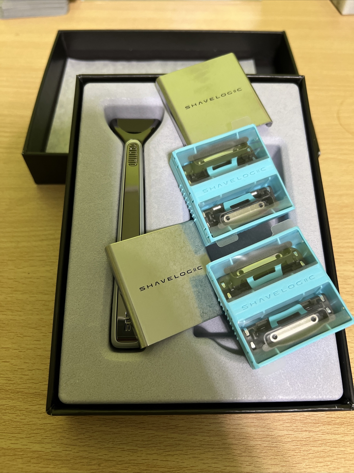 ShaveLogic SL5 Shaving System Four (4) Five Blade Cartridges All-Metal Handle