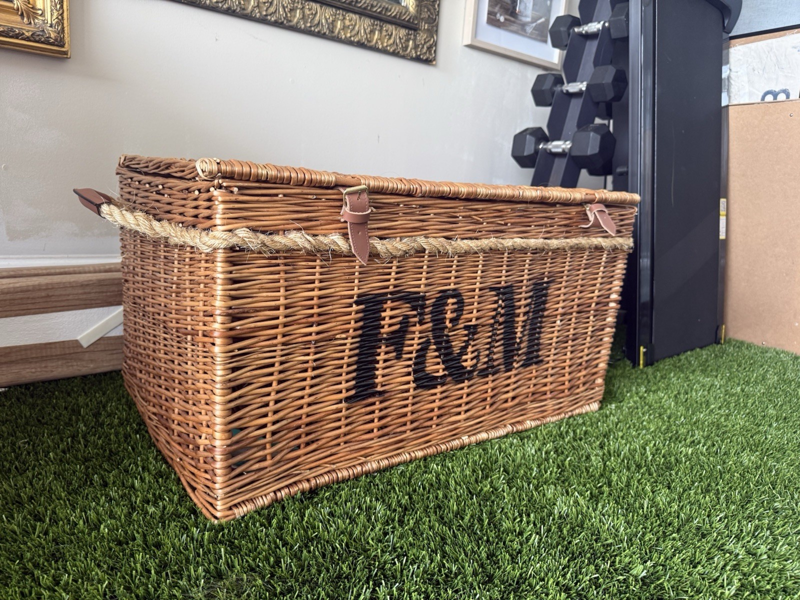 Fortnum and Mason Extra Large Wicker Basket with Lid and Handle Fortnum and Mason Extra Large Wicker Basket with Lid and Handle
