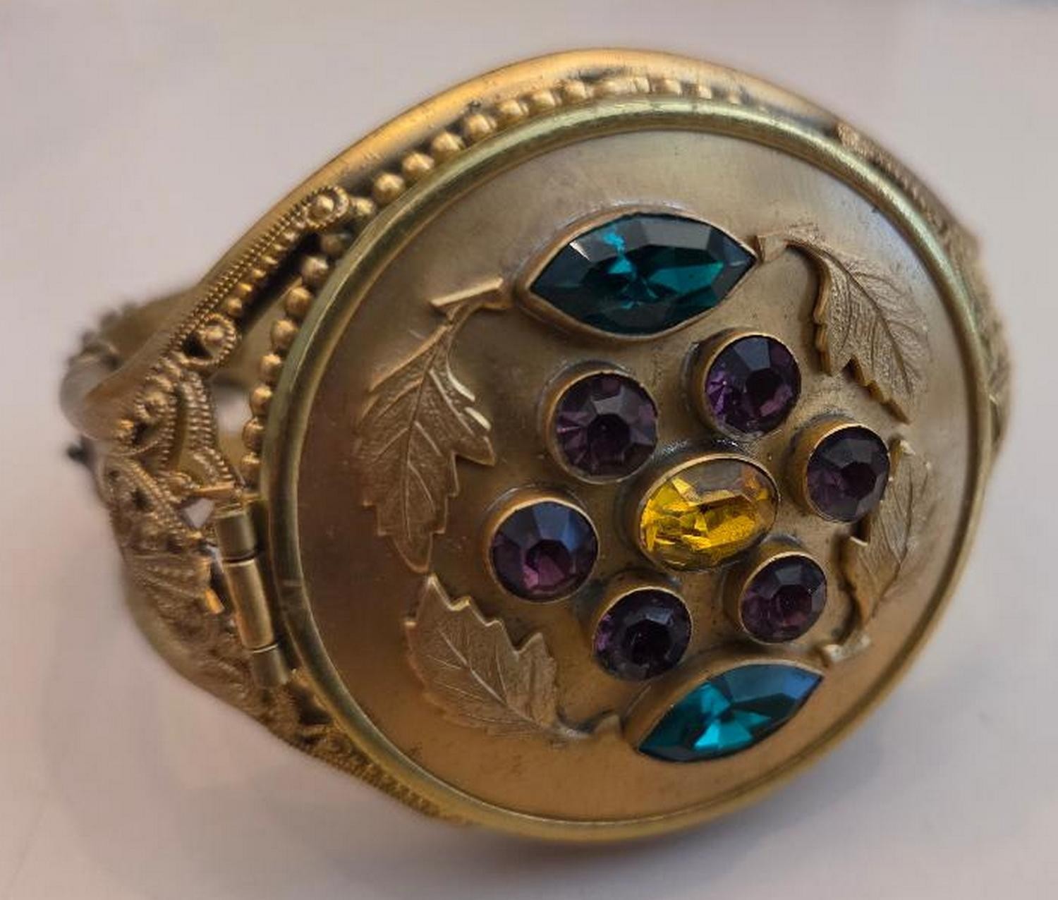 Rare 1930s bangle bracelet compact w rhinestones, powder puff, not enamel