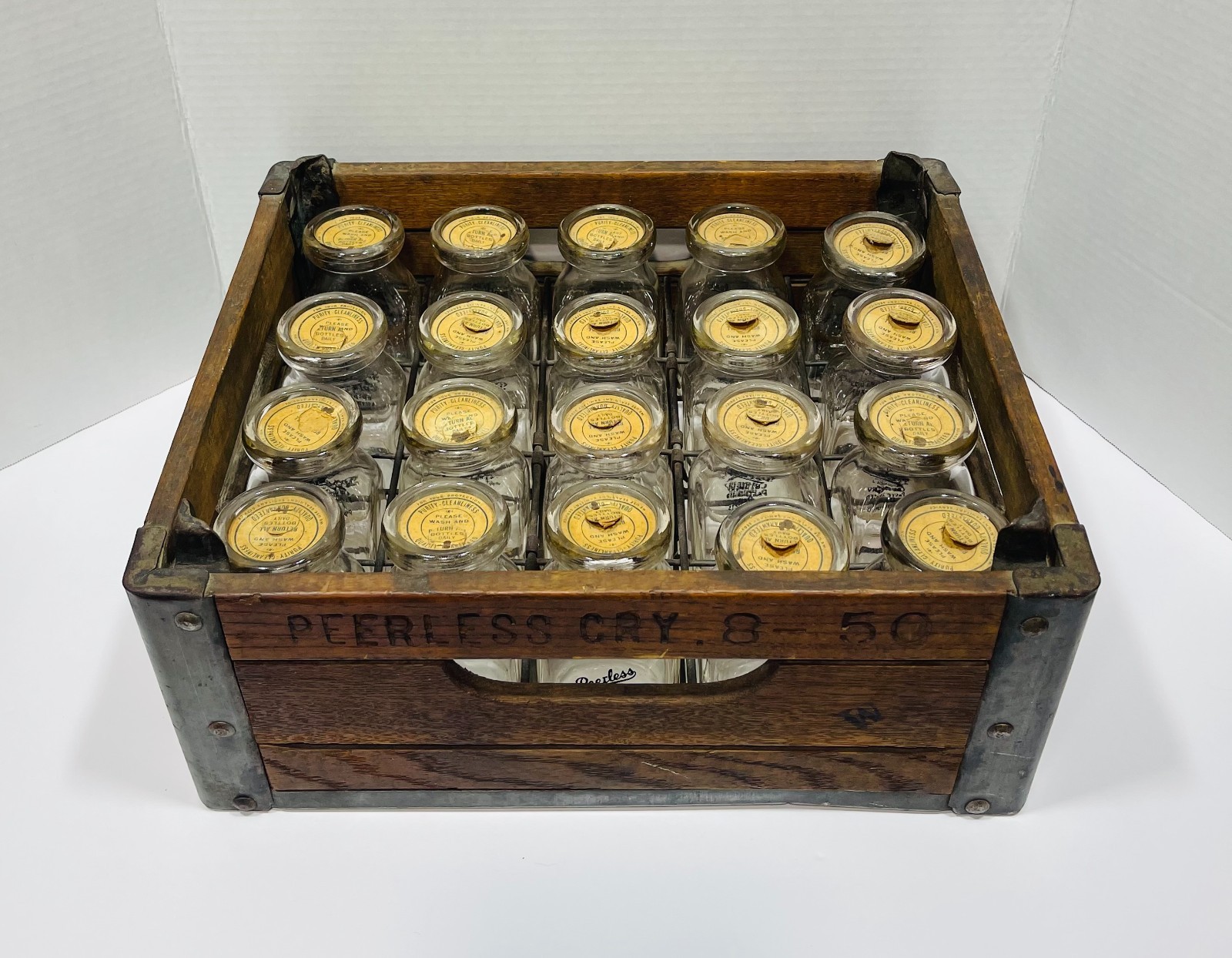 1950 Peerless Creamery Crate & 20 Milk Bottles Clifton Forge Covington VA
