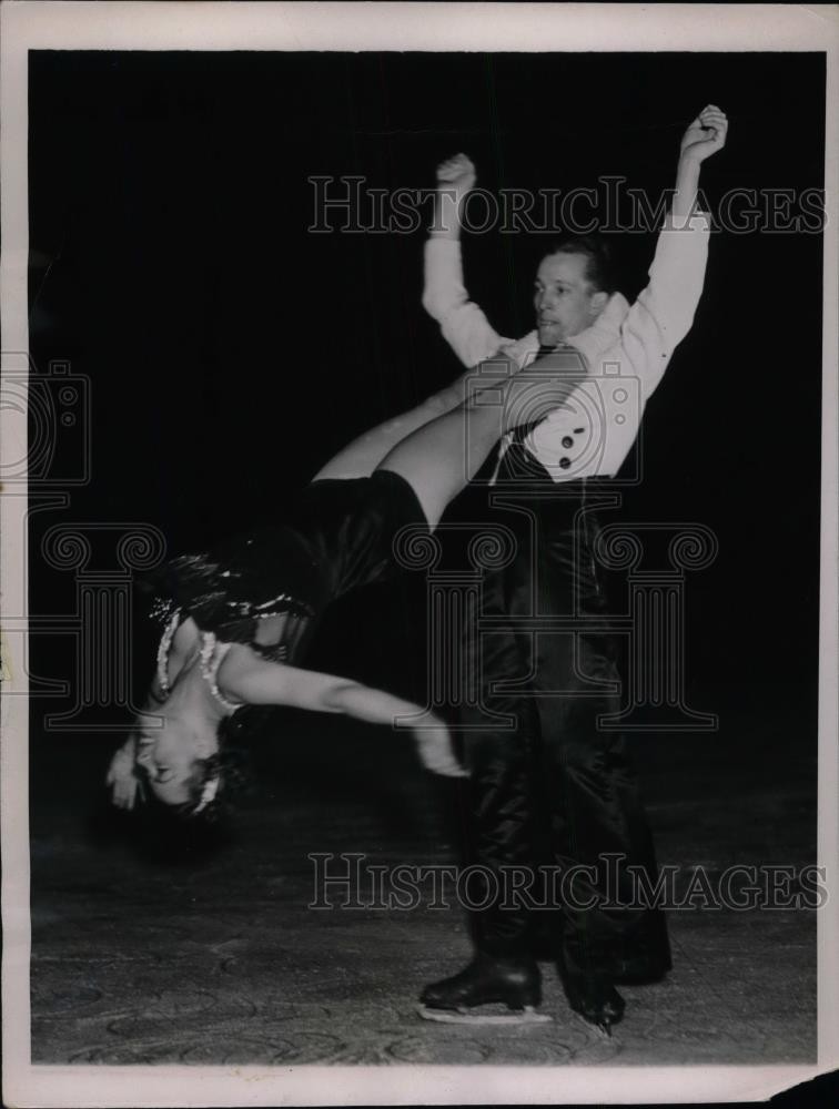 1937 Press Photo Roy Shipstead Bess Ehrhardt Figure Skaters Ice Follies Practice