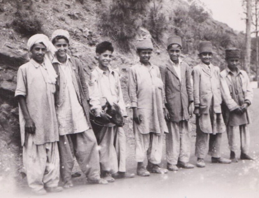 1946 Photo School Boys Nr Topa Murree Hills British India Pakistan Snapshot