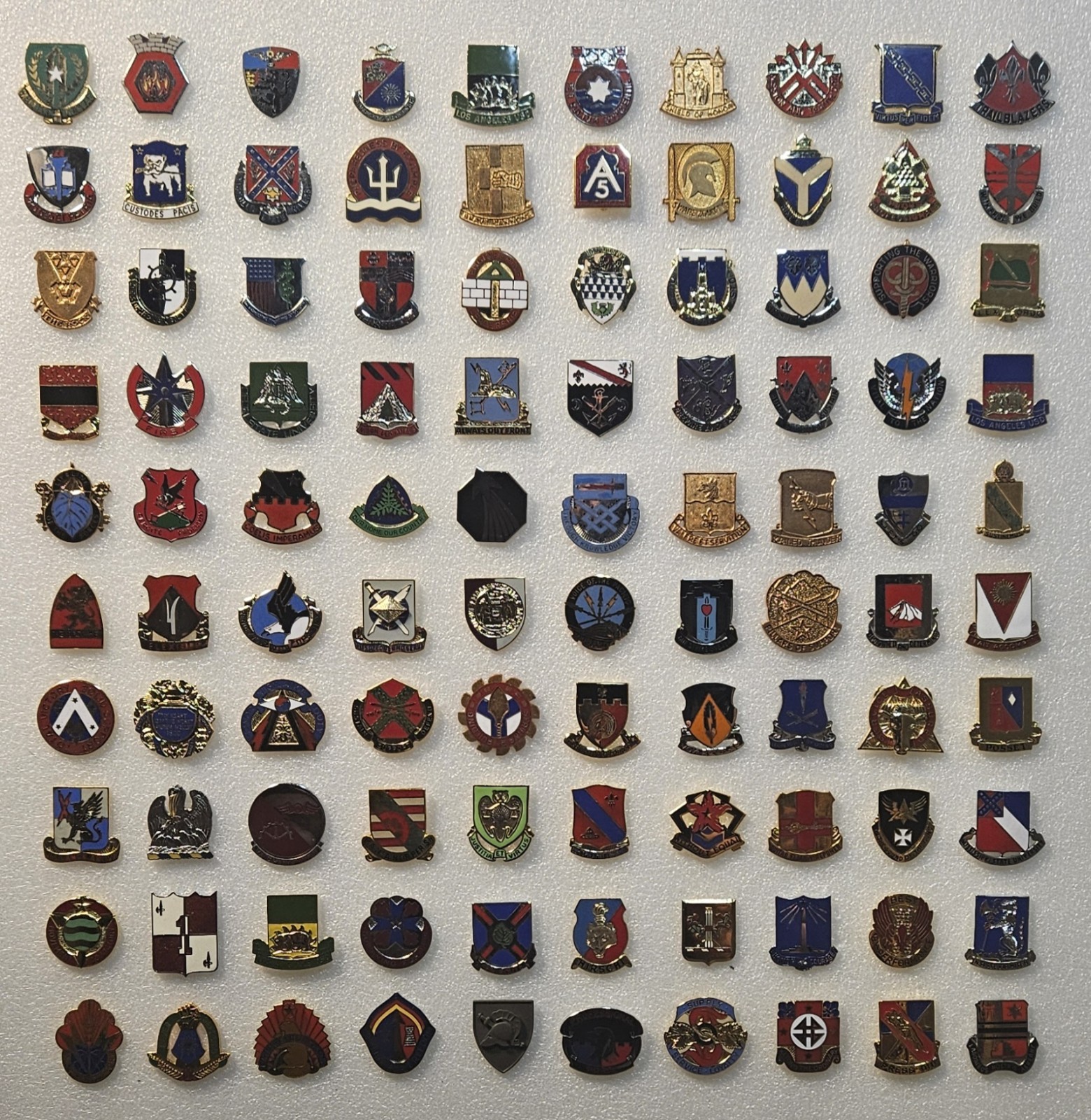 100 Vintage US Army Military Pins Badges Medal DUI Lot Distinguished Unit  Lot 2