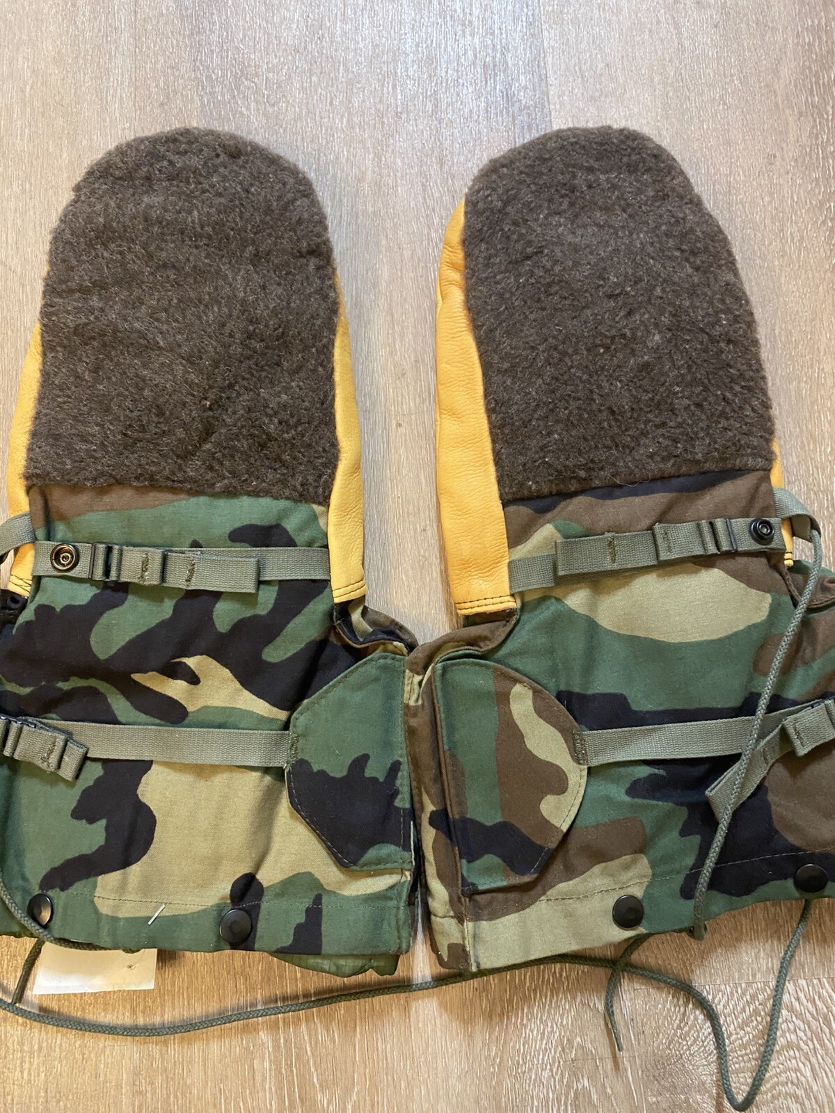 New USGI Army Arctic Extreme Cold Weather Mittens, Large 