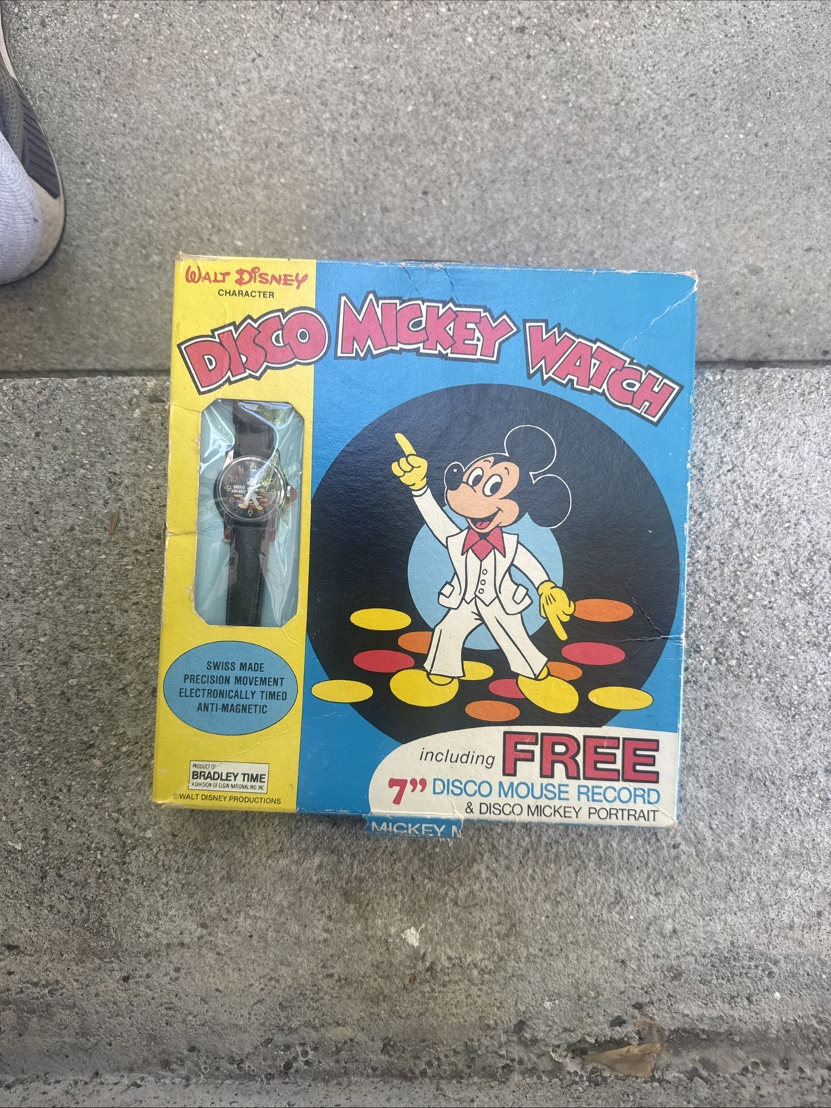 RARE WALT DISNEY DISCO MICKEY WIND UP WATCH BLACK W/ 7” MOUSE RECORD A MUST HAV