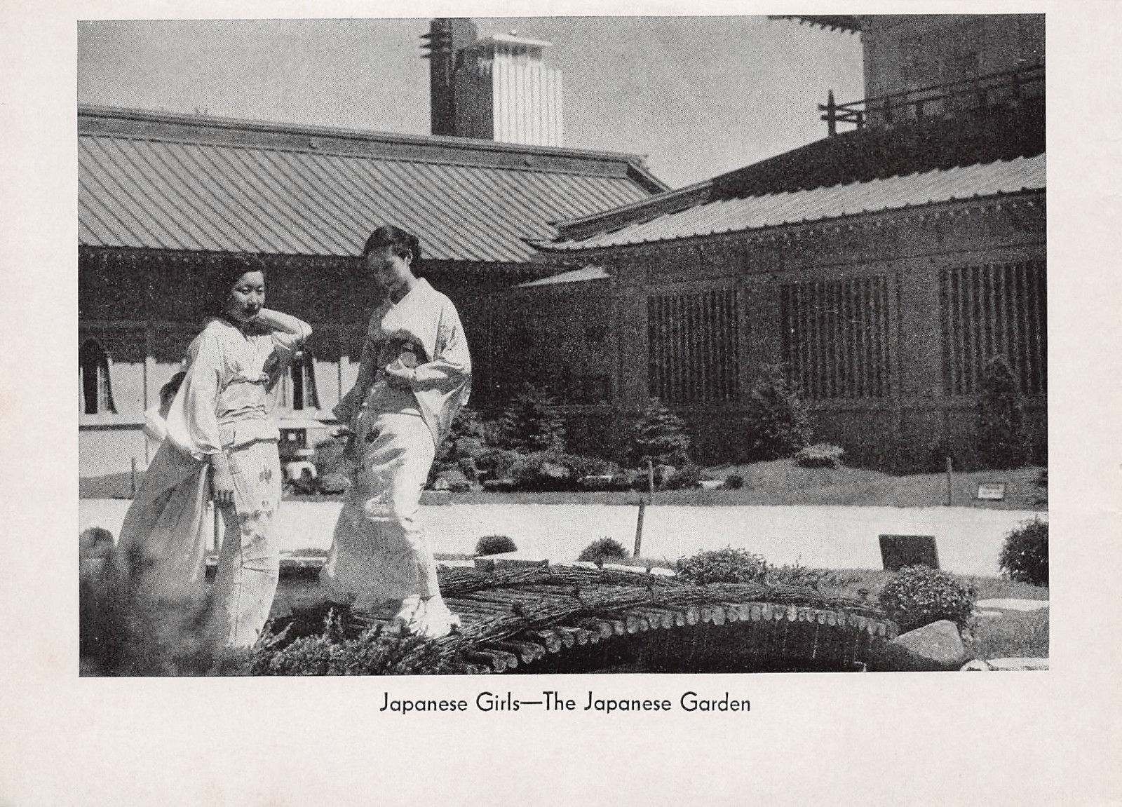 Japanese Girls in the Garden 1939 New York Worlds Fair Vtg Souvenir Book Excerpt