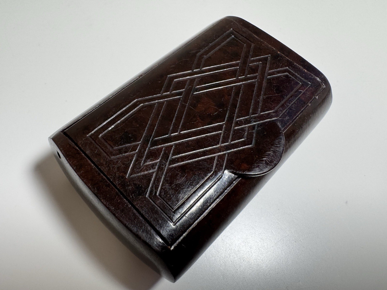 vintage 1930’s phenolic bakelite pocket tobacco snuff box