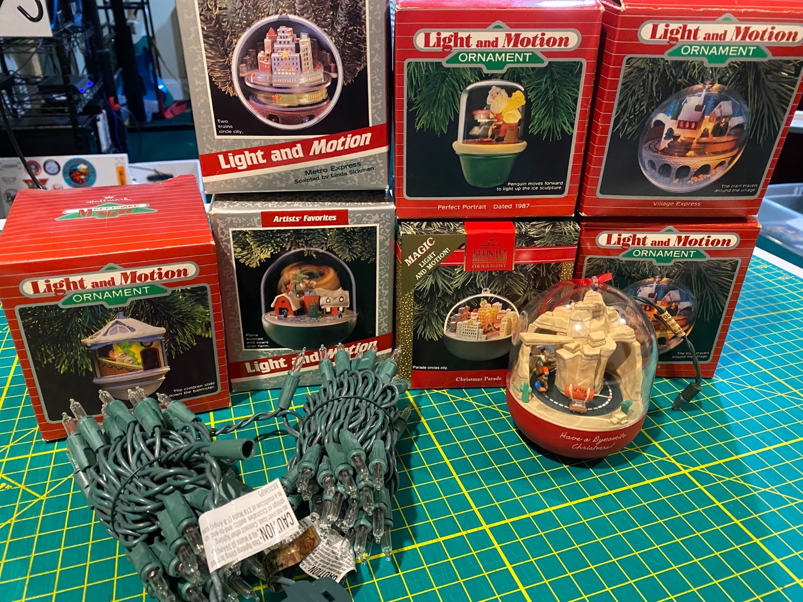 Vintage Hallmark Keepsake Ornament Lot Light & Motion 7pc TESTED w/ Light String