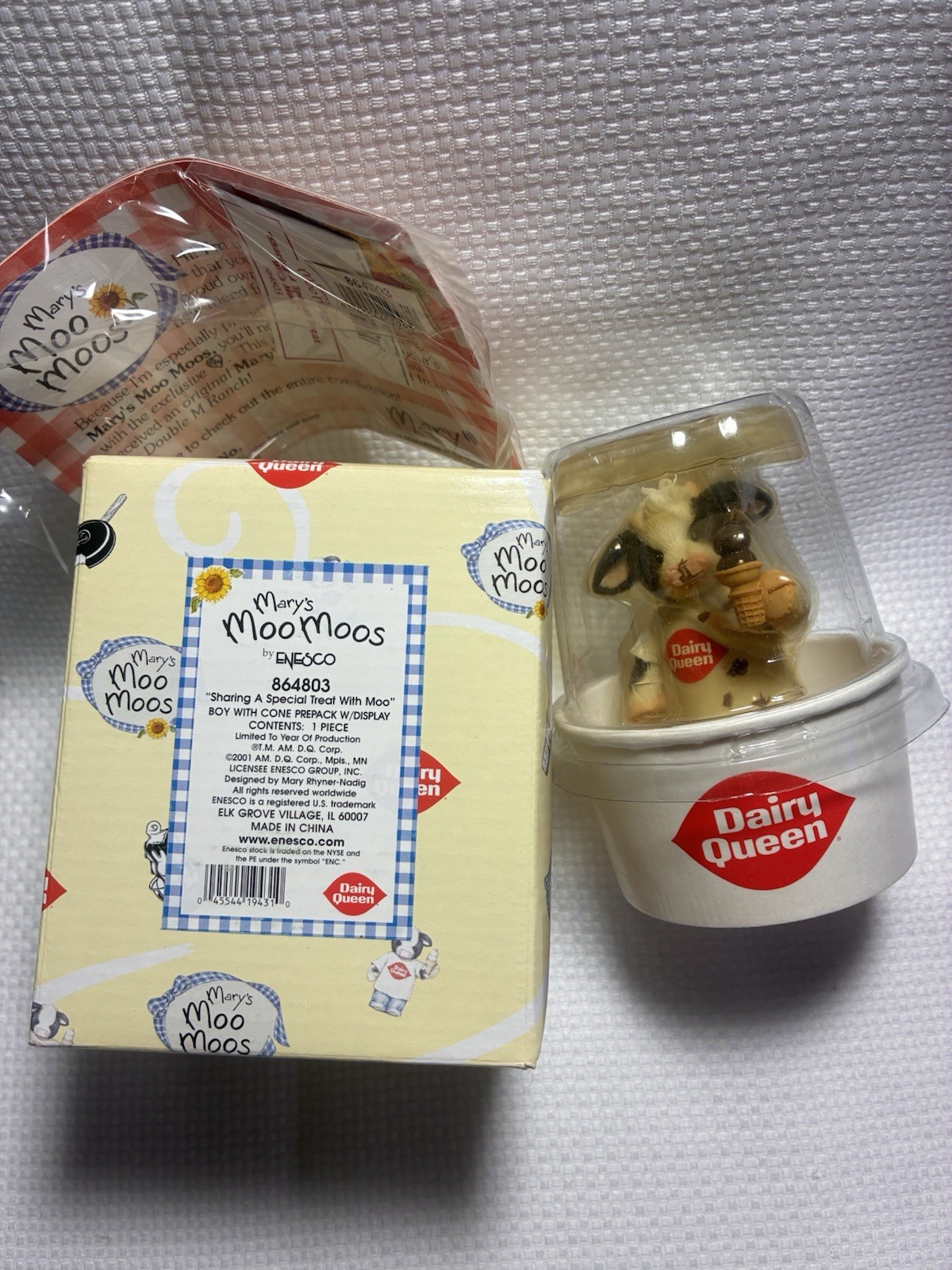 Enesco Mary\'s Moo Moos #864803 Dairy Queen Sharing A Special Treat With Moo