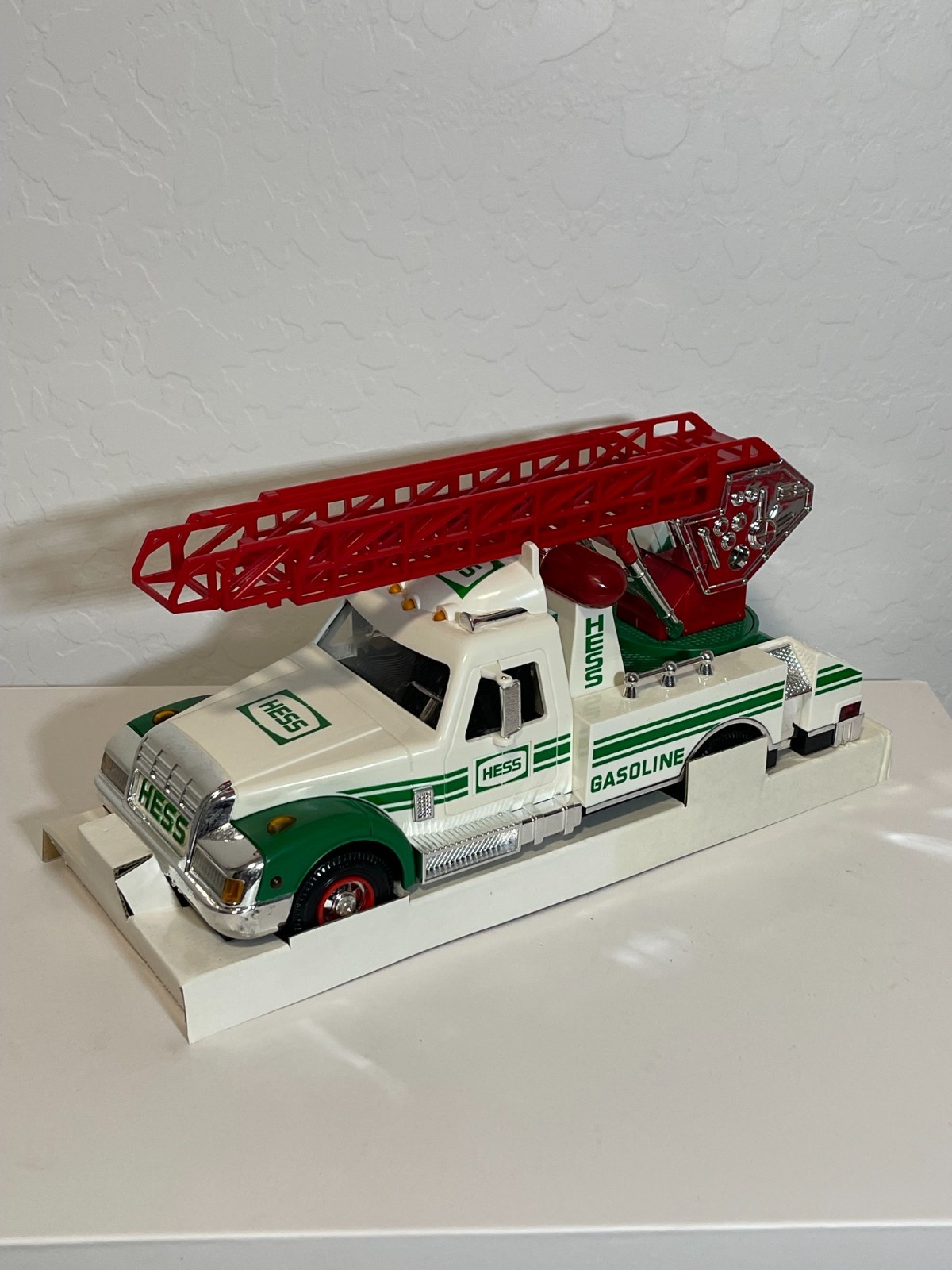 Vintage 1994 Hess Rescue Truck Extending Red Ladder Siren Boxed Read Box Wear