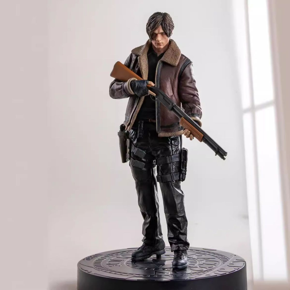 Game Resident Evil 4 Leon Scott Kennedy 1/6 12'' PVC Action Figure Game Resident Evil 4 Leon Scott Kennedy 1/6 12'' PVC Action Figure