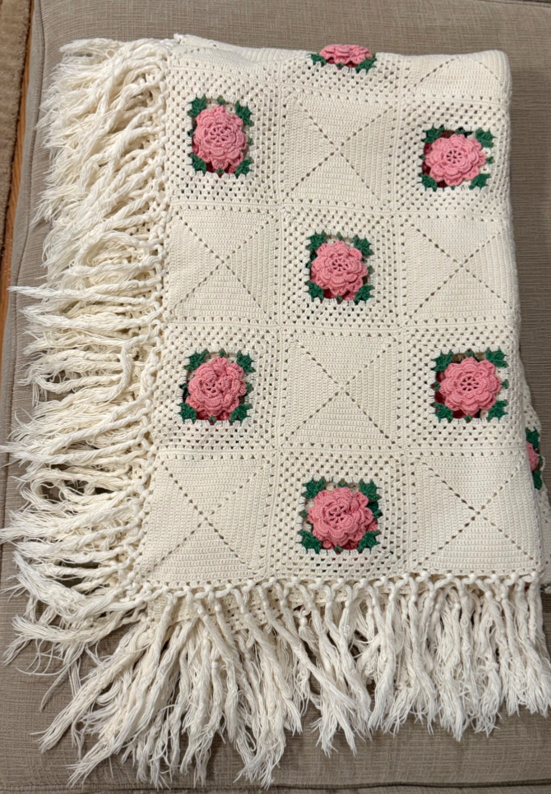 Vintage Hand Crocheted Rose Bower Bedspread / Throw 85\