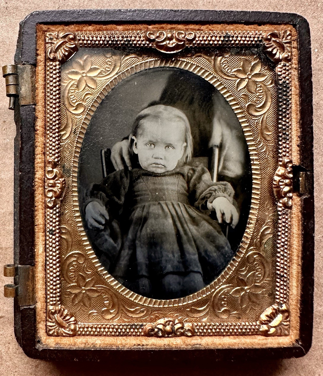 Shrouded Face Hidden Mother Creepy Hand Tintype 1860s Shrouded Face Hidden Mother Creepy Hand Tintype 1860s