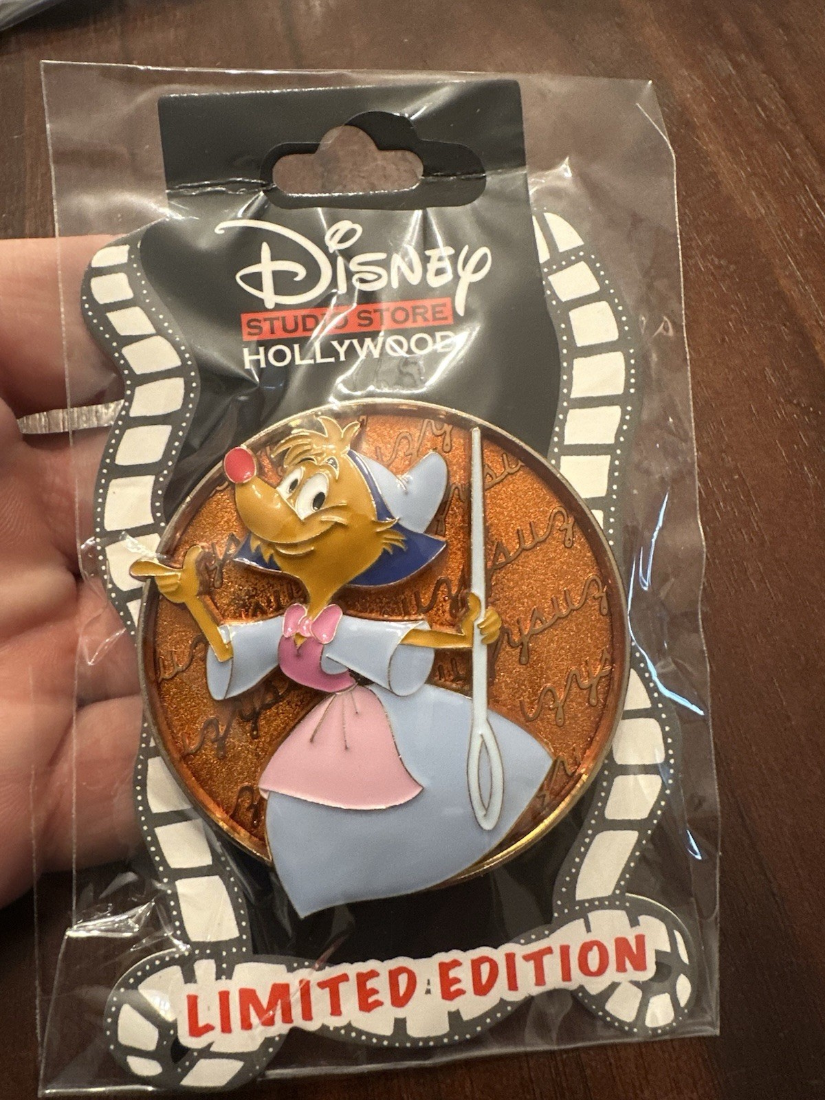 Disney DSSH Cursive Cutie Suzy Cinderella LE 300 Pin