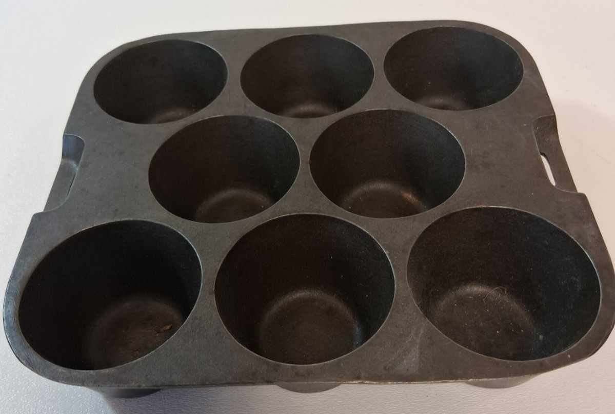 Wagner Ware Cast Iron Muffin Pan 8 Cup 1336 R Black Vintage Bakeware Kitchen