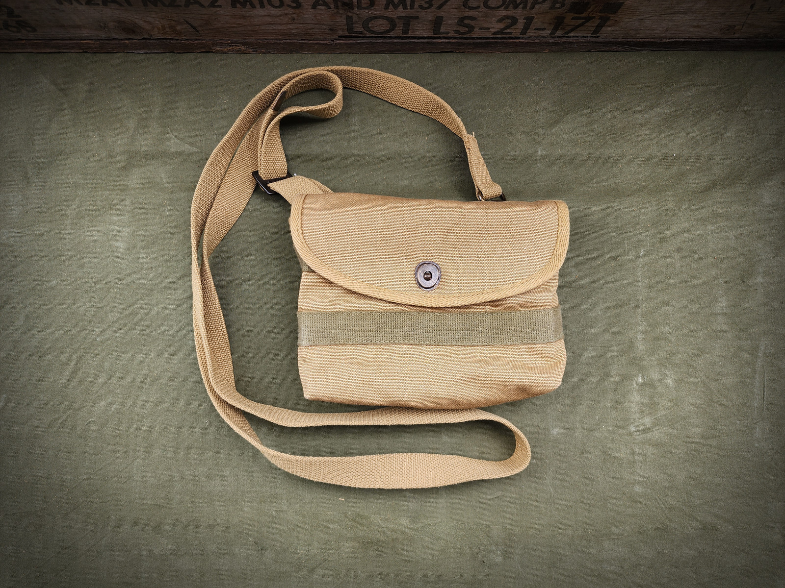 US WW1 Canvas Shotgun Shell Ammunition Pouch Marked JT&L 1918 Holds 32 12 Gauge