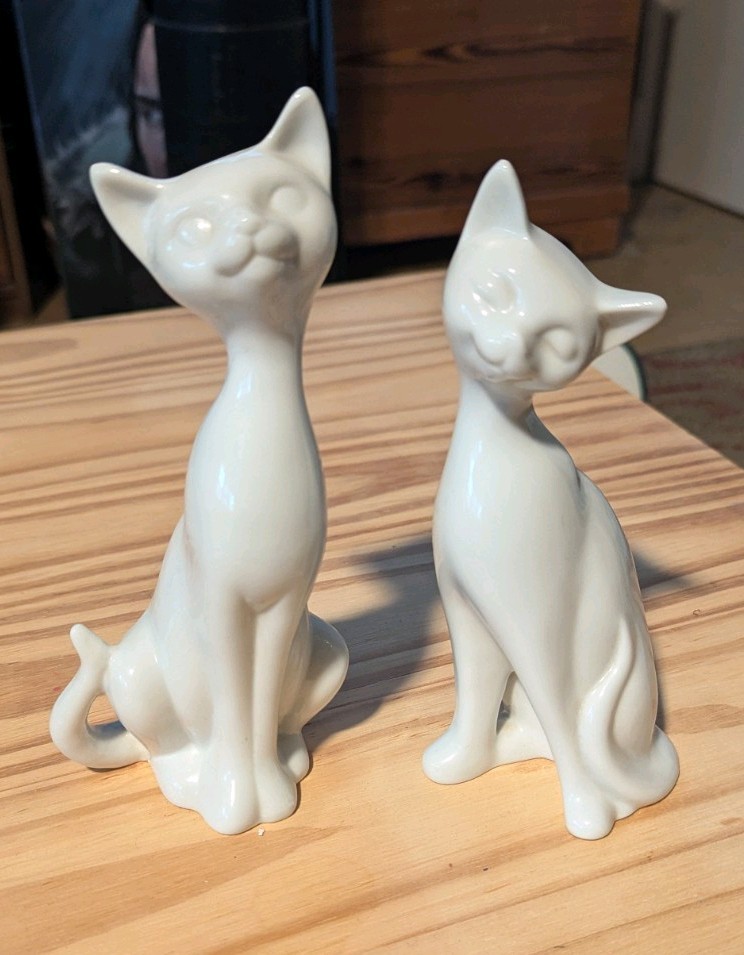 2 Otagiri White Porcelain Sitting Cat Figurines OMC Japan 7.5\