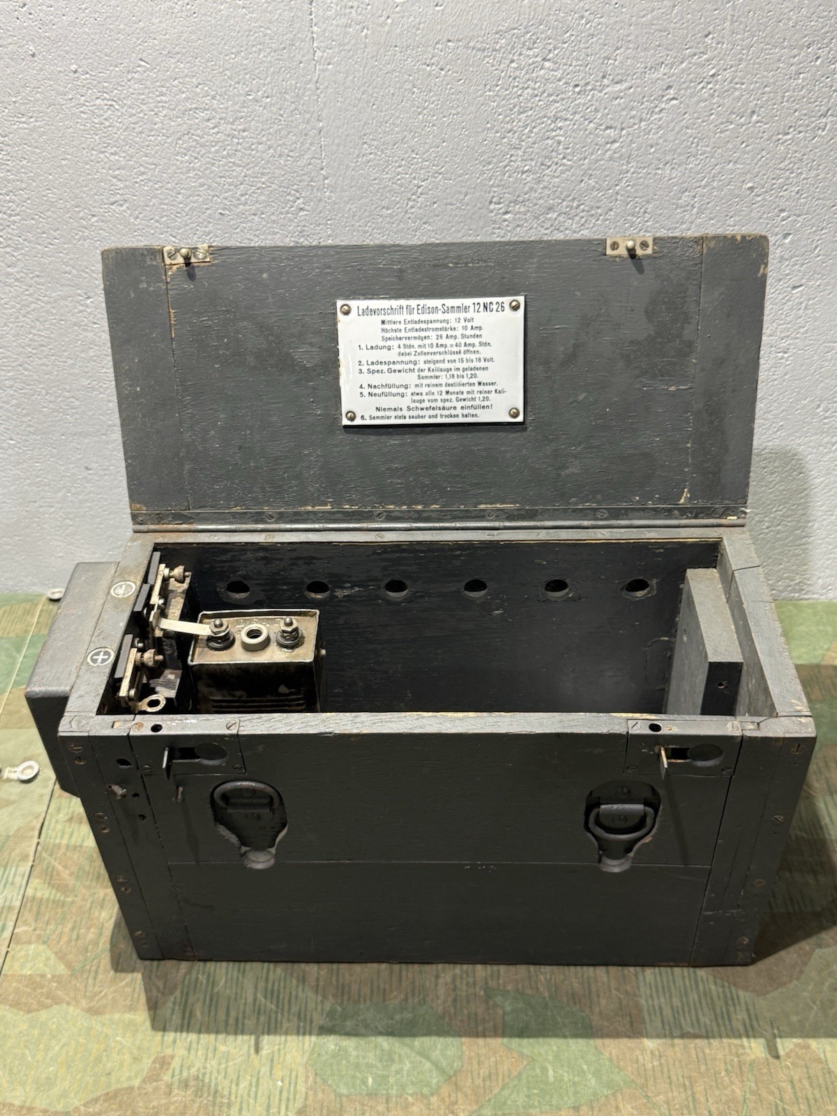 Original WW2 German Flak Signal Comm’s Spotlight Battery Box Sammler 12 NC 26
