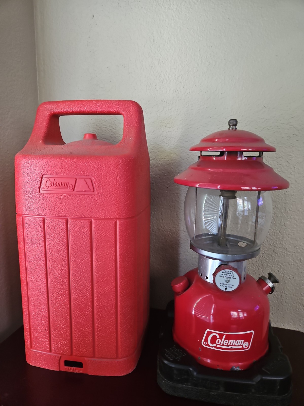 COLEMAN 200A LANTERN  With Red Carry Case 71