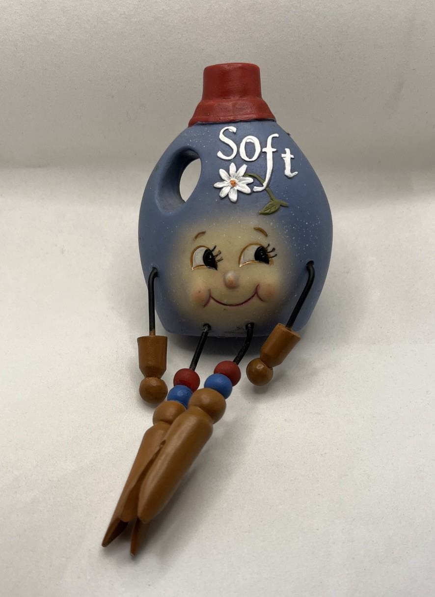 VTG LAUNDRY WMG ANTHROPOMORPHIC SOFT FABRIC SOFTENER BOTTLE SHELF SITTER - 2010 VTG LAUNDRY WMG ANTHROPOMORPHIC SOFT FABRIC SOFTENER BOTTLE SHELF SITTER - 2010