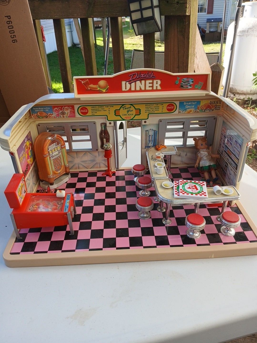 Dixie’s Diner Tyco Figure With Extras