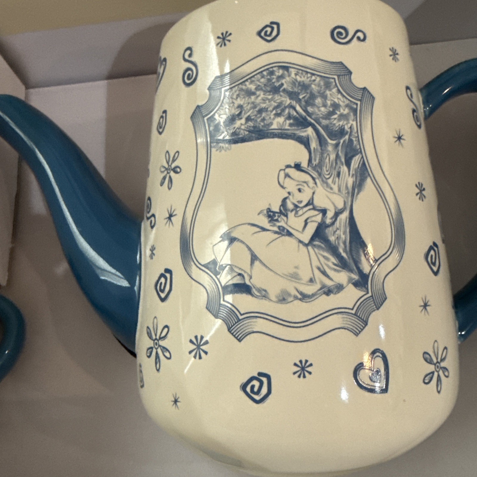 Club 33 Exclusive Alice In Wonderland Tea Set