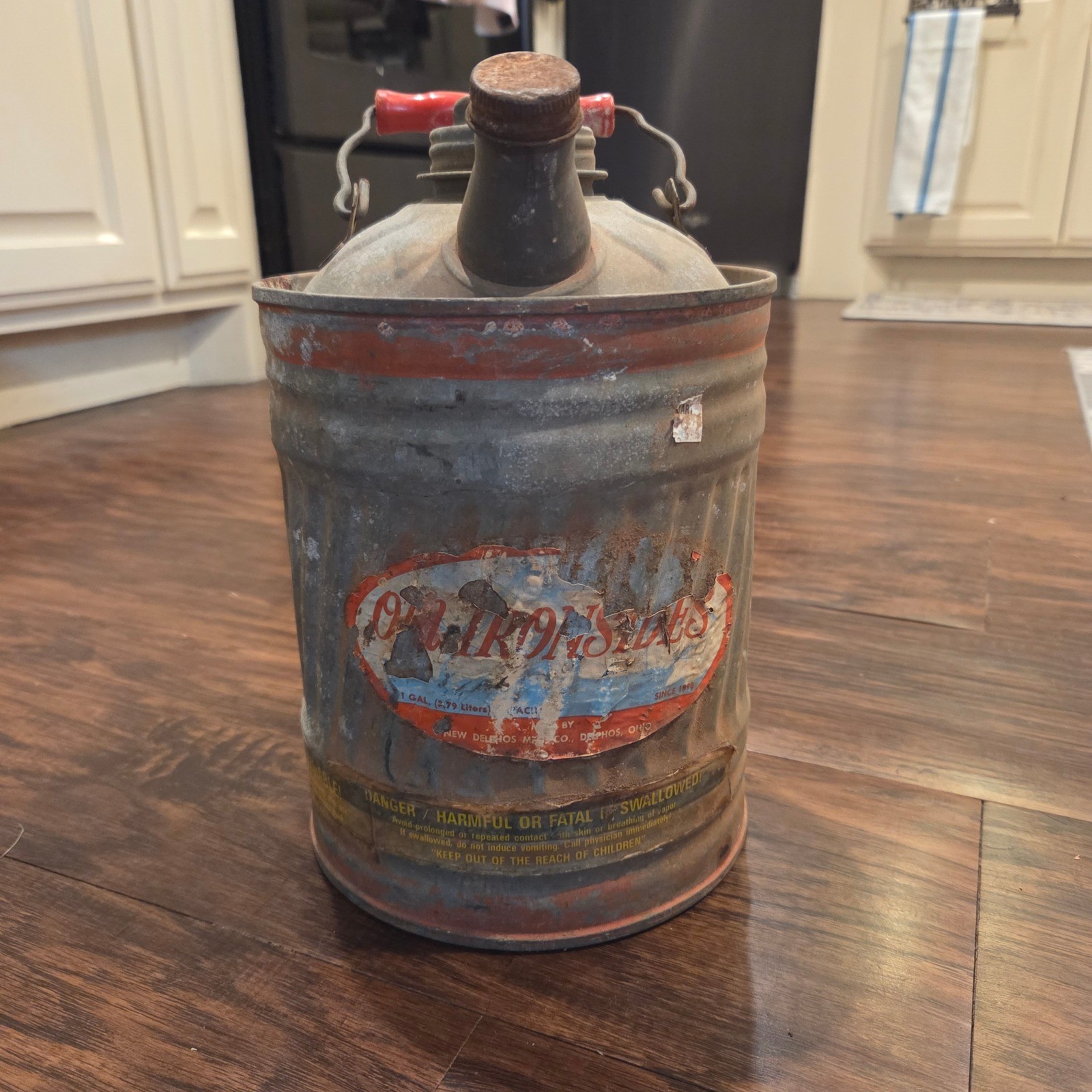 Vintage Delphos Old Ironsides 1 Gallon Galvanized Gas Can Red Wood Handle Ohio