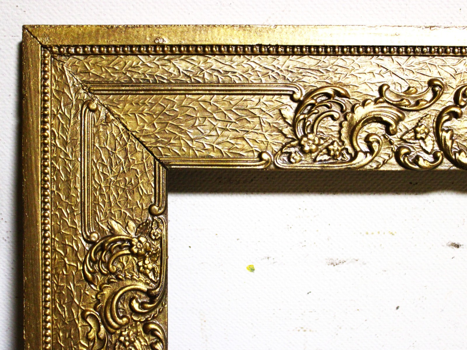 ANTIQUE FITS 13 X 17 VICTORIAN PICTURE FRAME GOLD GILT ORNATE FINE ART WOOD