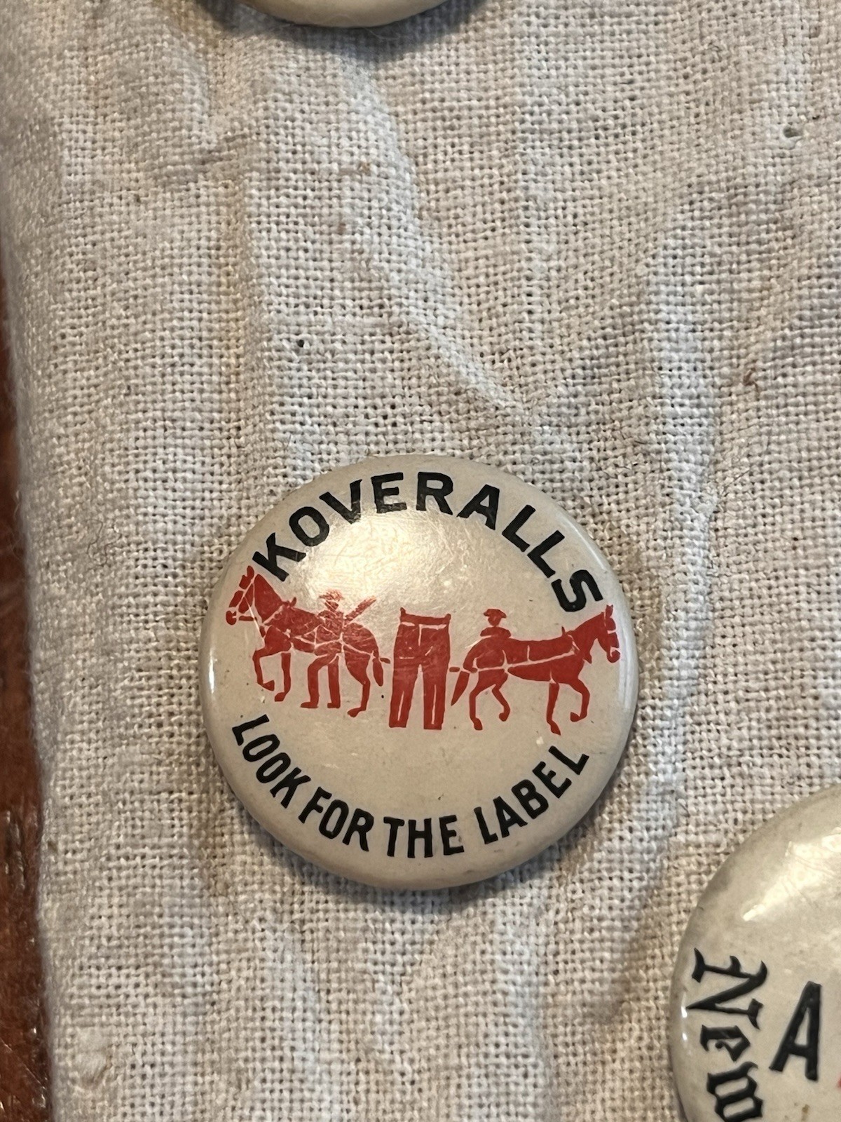 Rare 1920s Levi\'s Koveralls Advertising Pinback American Art Works Coshocton OH