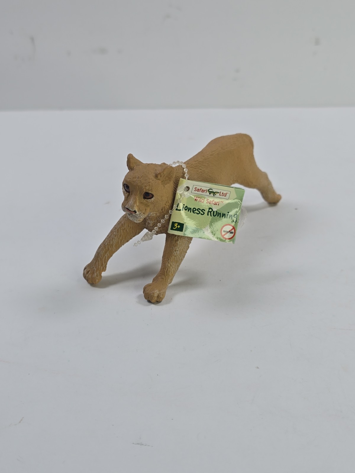 Safari Ltd Vintage Lioness Running 1997 Retired Wild Safari Figure w/ Tag