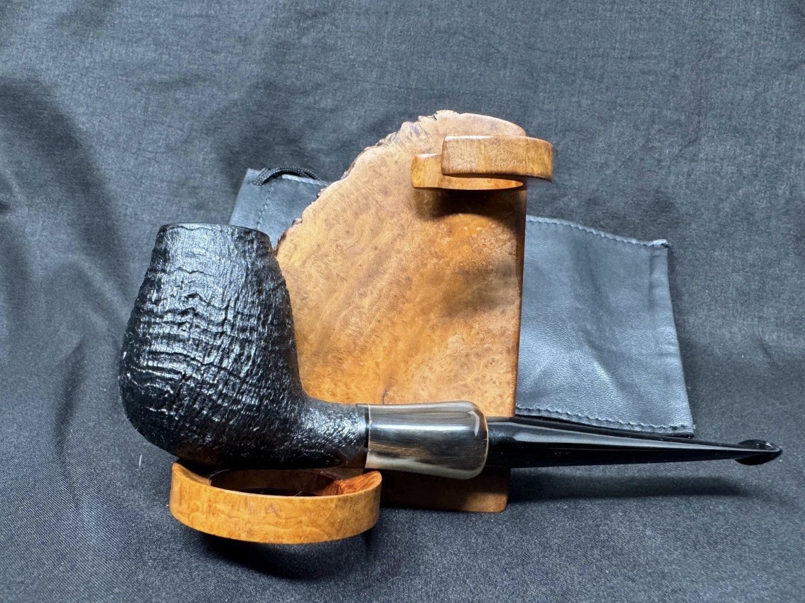 Jürgen Moritz Freehand № 323: A Collector's Grade Sandblast Egg Smoking Pipe