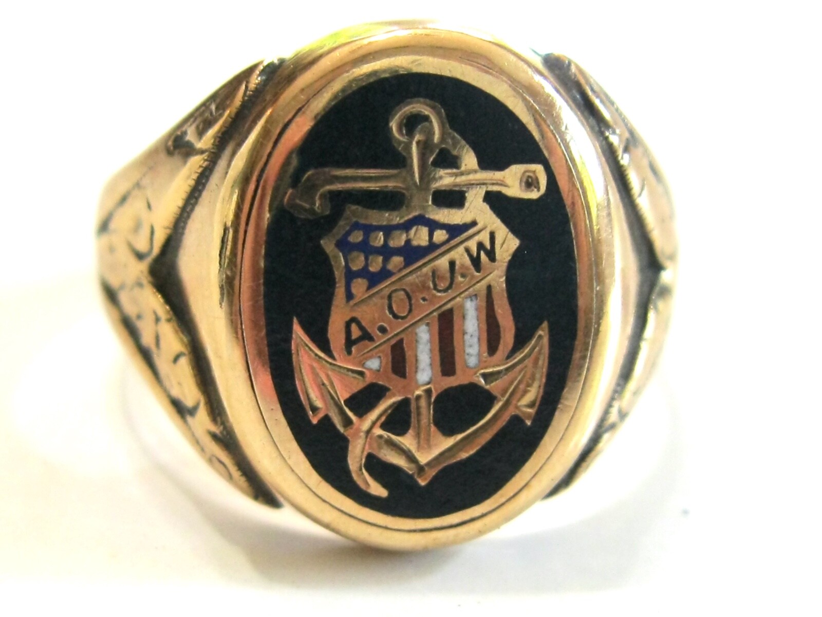 ANTIQUE AOUW ANCIENT ORDER OF UNITED WORKMEN SOLID GOLD MANS RING ENAMEL LOGO