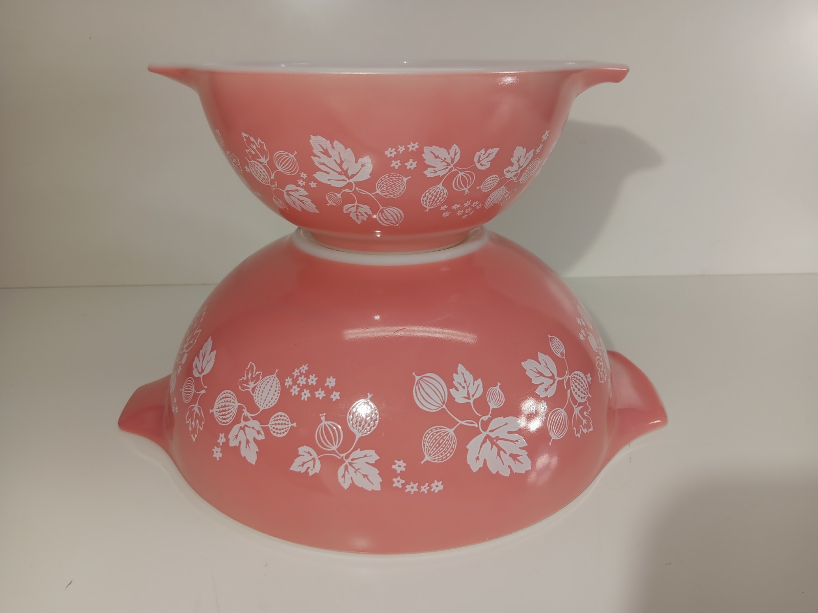 2 Vintage PYREX Pink Gooseberry Cinderella Mixing Bowls 444 4 QT 442 1-1/2 QT