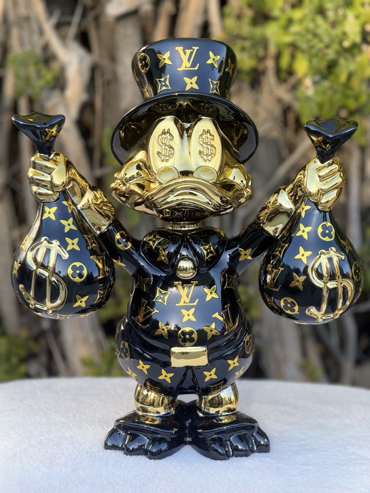 Scrooge McDuck LV Chrome Figure 40cm - 15.8”