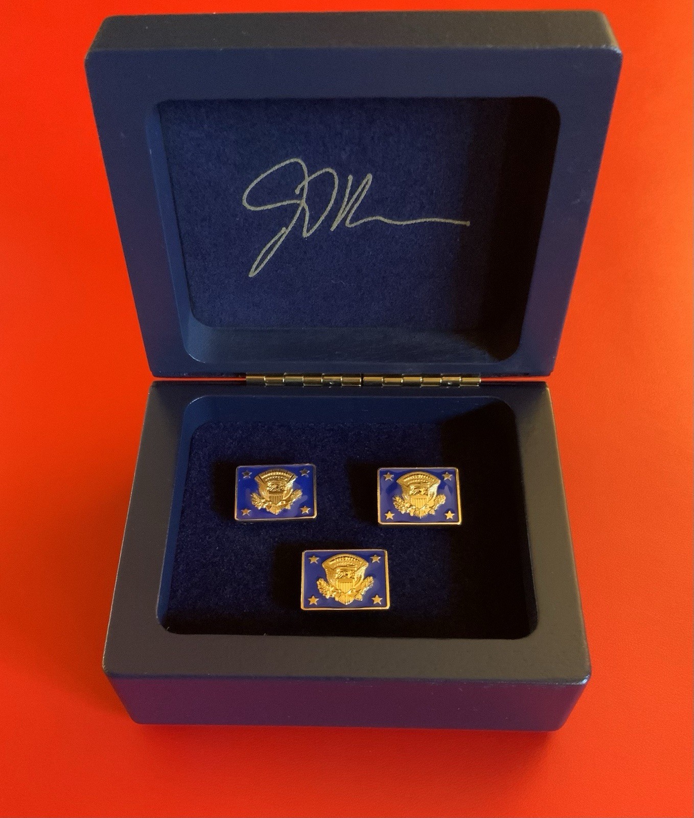 Rare Authentic Vice President JD Vance Navy VIP White House Pin & Cufflinks Set