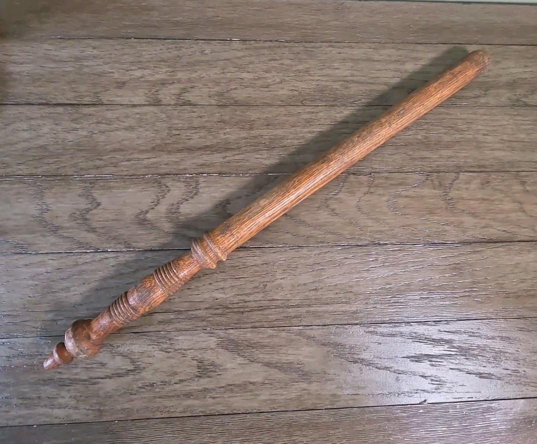 VINTAGE  23.5” WOODEN BATON DISPLAY HOME DECOR WALL HANGER(OAK) 1940s