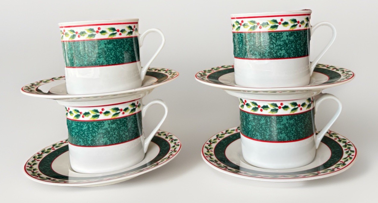 Vintage Christmastide by LYNN\'S Fine Chime Tea Set