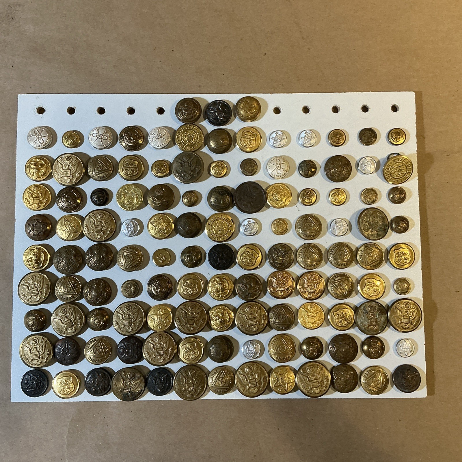 Group Of 100+ Vintage U. S. Military Golden Pins And Uniform Buttons INV-JDH38