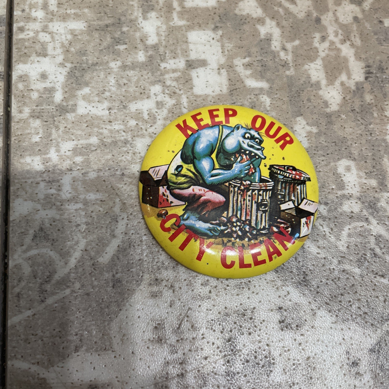 Vintage Rare 1966 Topps Ugly Monster Button Pinback Keep Our City Clean 