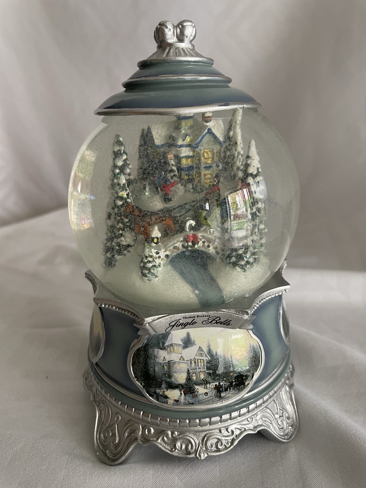 Bradford Exchange Thomas Kinkade Jingle Bells Christmas Musical Lights Snowglobe