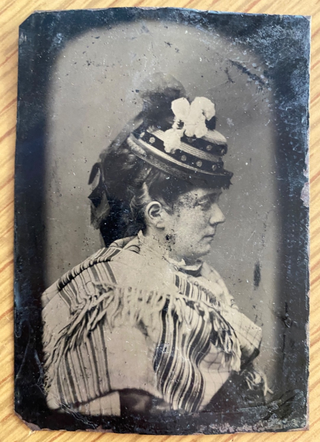 1870s TINTYPE PHOTOGRAPH antique metal bon-ton photo WOMAN PORKPIE HAT and SHAWL