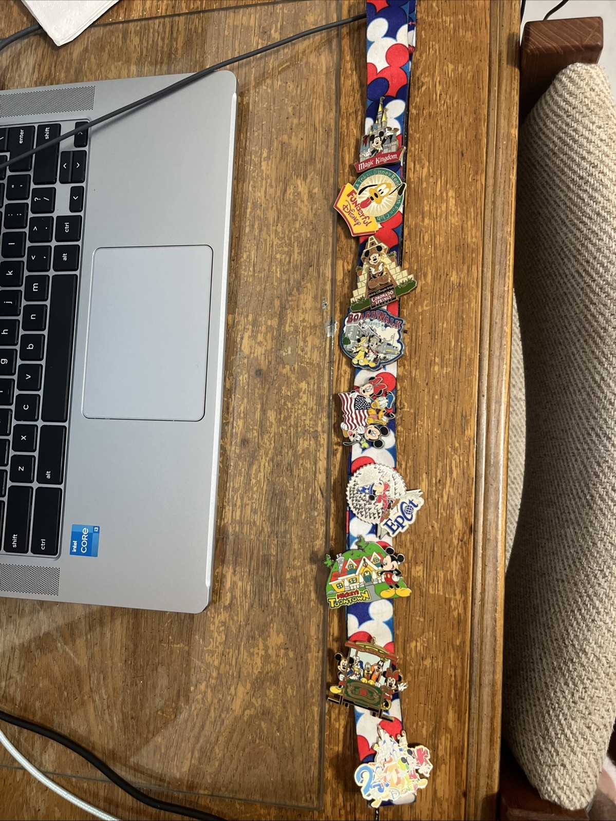 Disney pin Trader Lot Authentic Disney Pins 2014 Pin Lot Of 9 With Landyard