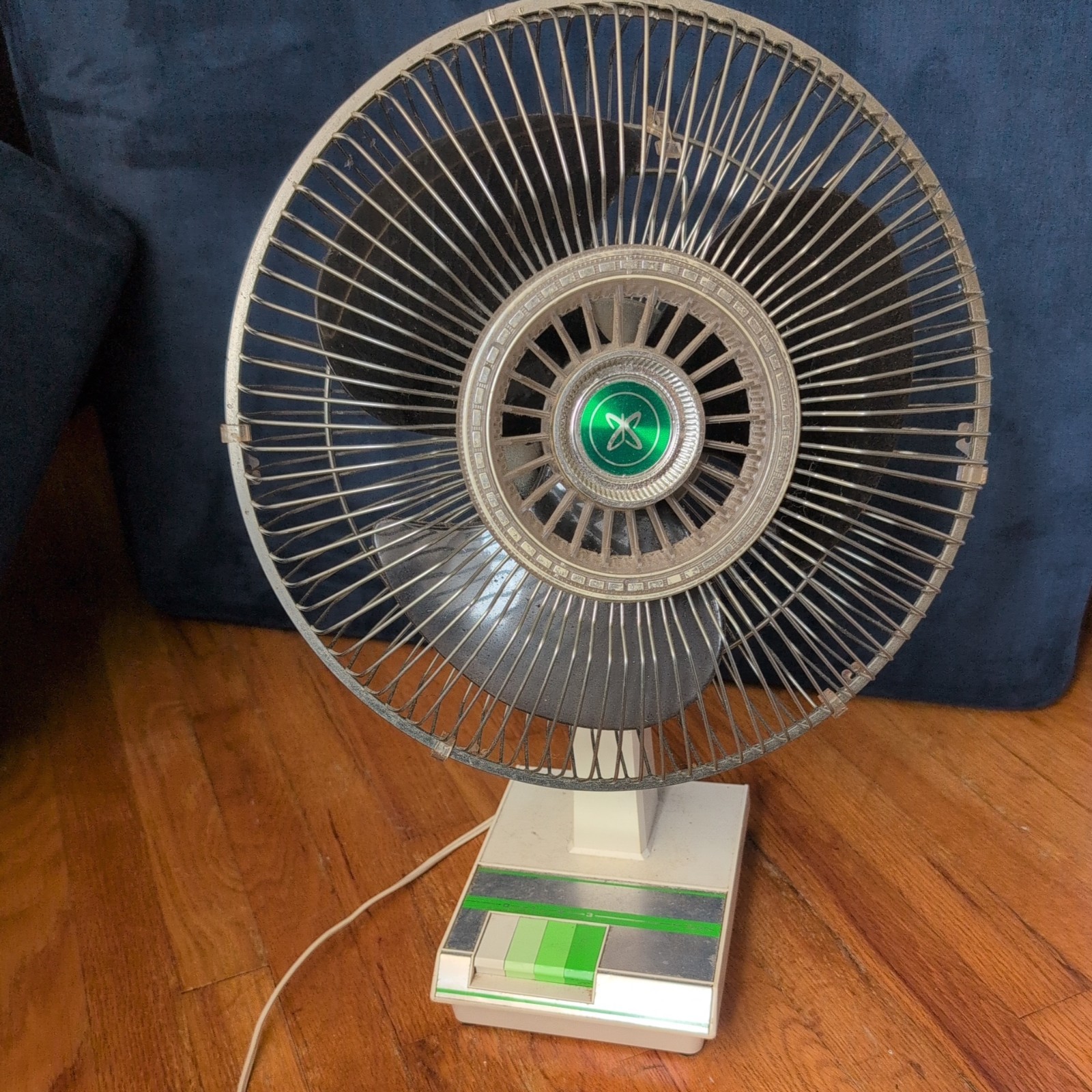 Vtg 1970\'s Green Lasco Sears Tilting Atomic logo Oscillating Fan Works 3 Speed
