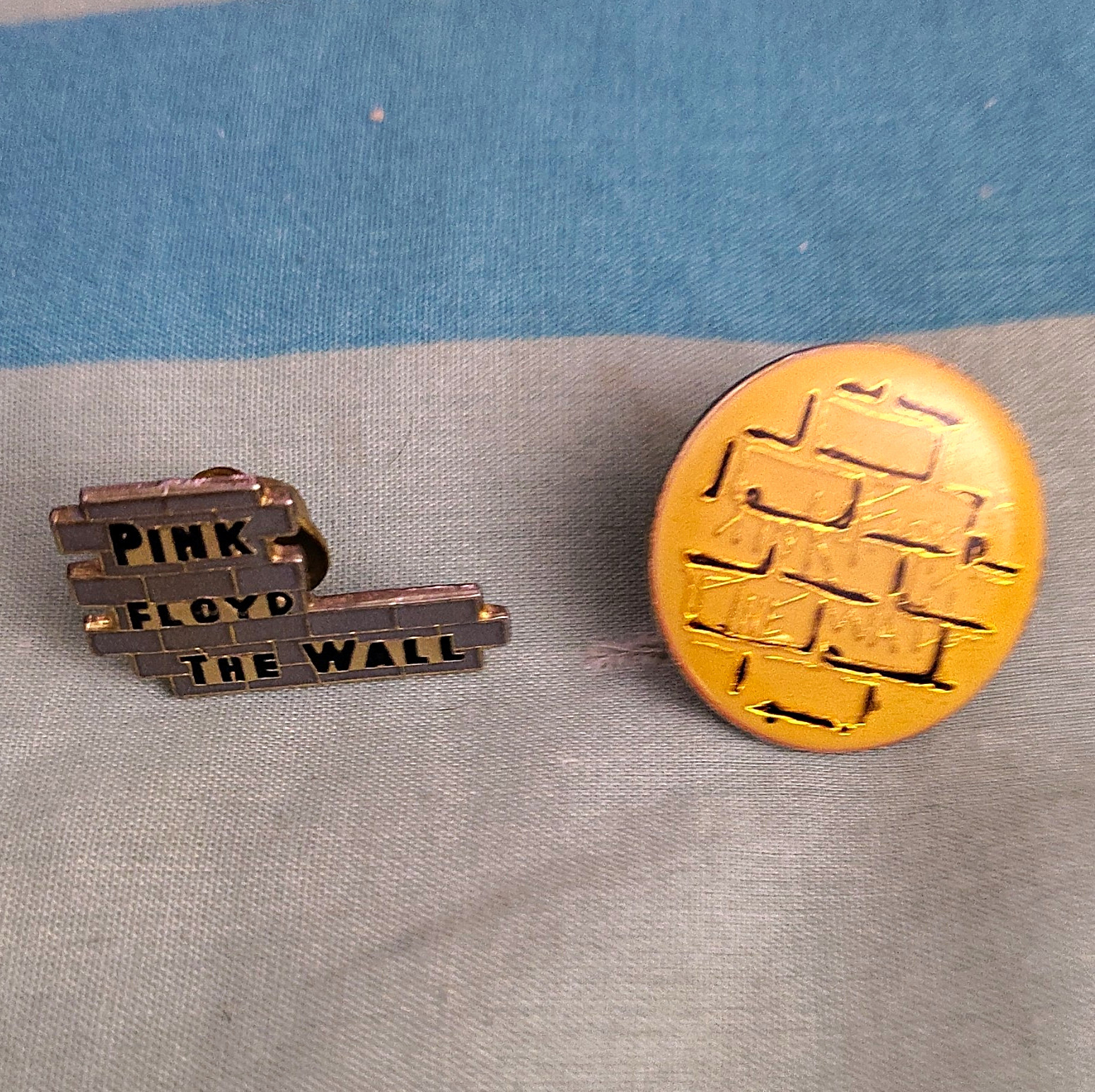 Pink Floyd The Wall Collectible Music Pins Set Lot of 2 Early 80s Pink Floyd The Wall Collectible Music Pins Set Lot of 2 Early 80s