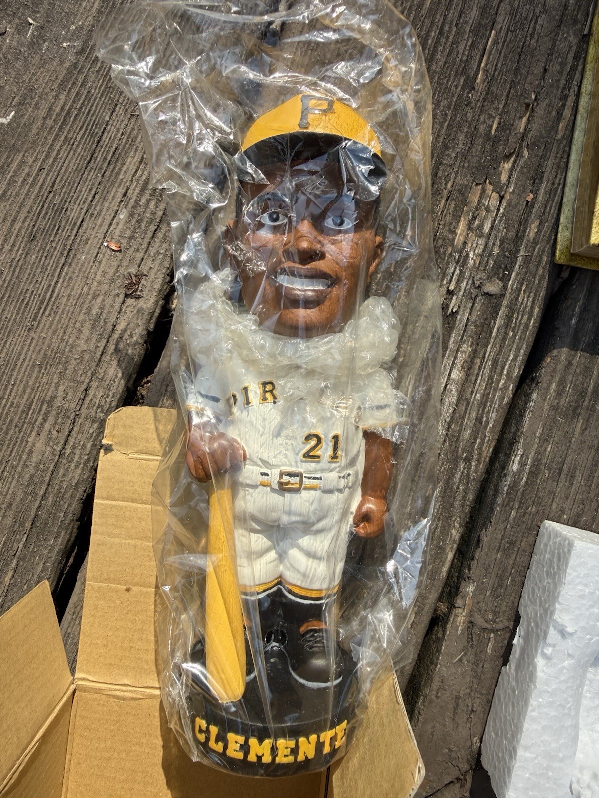 vintage-style Roberto Clemente Pittsburgh Pirates bobblehead, 9/2001 Stadium